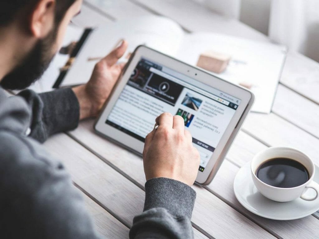 Read more about the article Brick-and-mortar vs. online stores